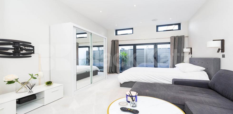 			 **Includes Water and Electricity**, Studio Apartment, 1 bath, 1 reception Apartment			 Hornsey Road, HOLLOWAY / FINSBURY PARK N7